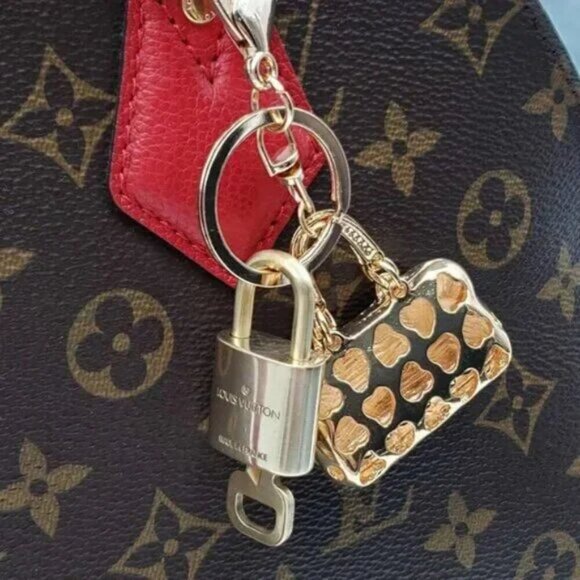 100% Auth Louis Vuitton Lock & Key with unbranded Bagcharm, Keycharm, Keychain - Picture 5 of 10